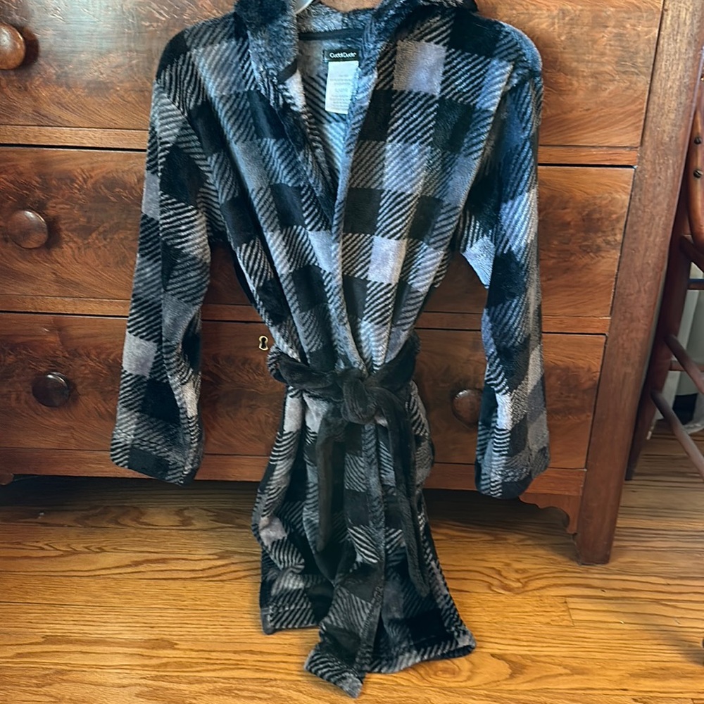 Boy’s Cuddl Duds robe; Size L (12/14); used